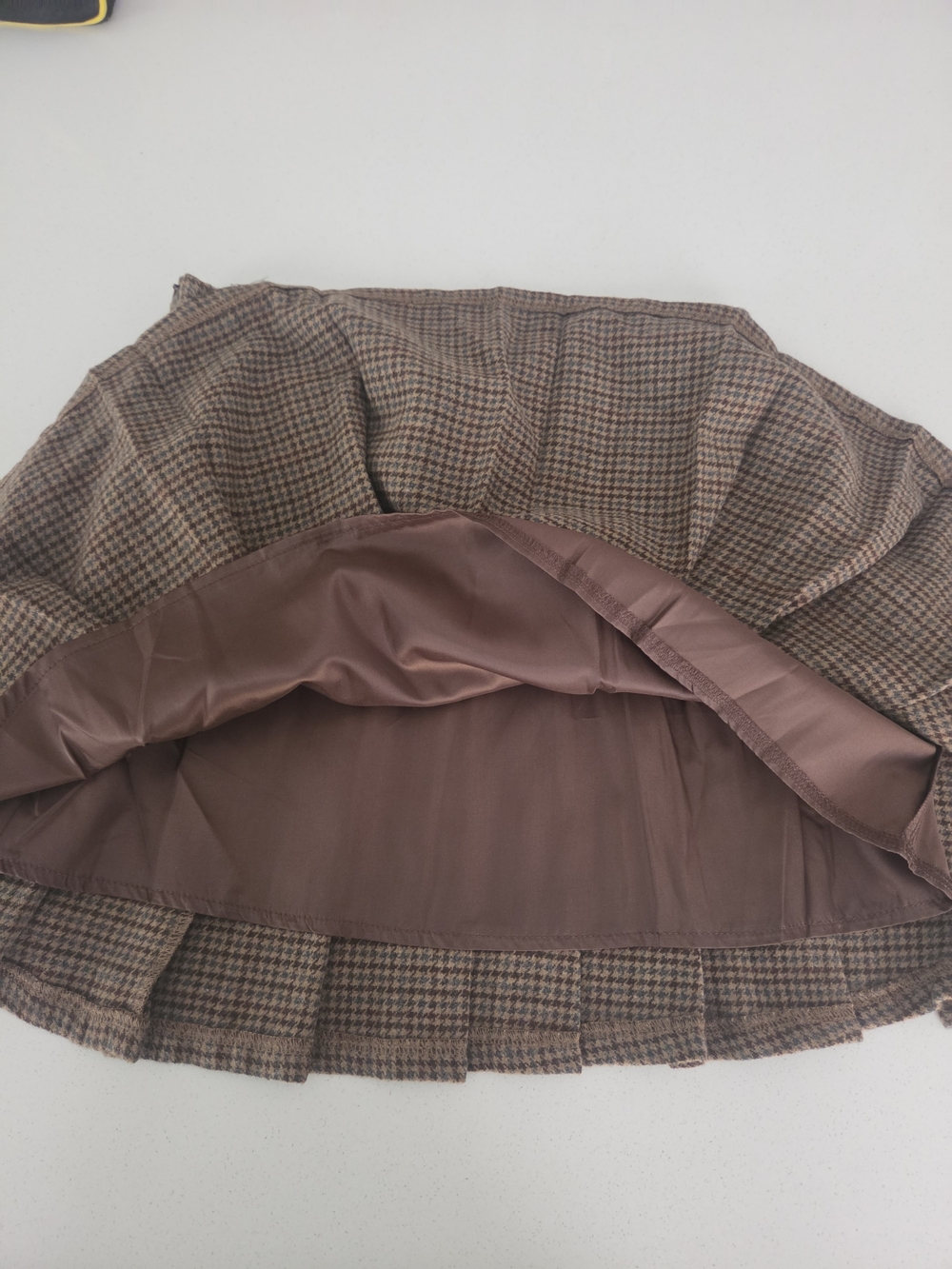 Brown Houndstooth Pleated Women's Skirt with Gold Buckle Accents - Picture 3 of 6